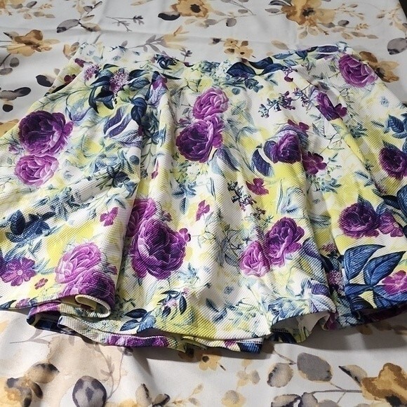 NWOT Torrid Floral White Mini Textured Knit Skater Set - Picture 14 of 14